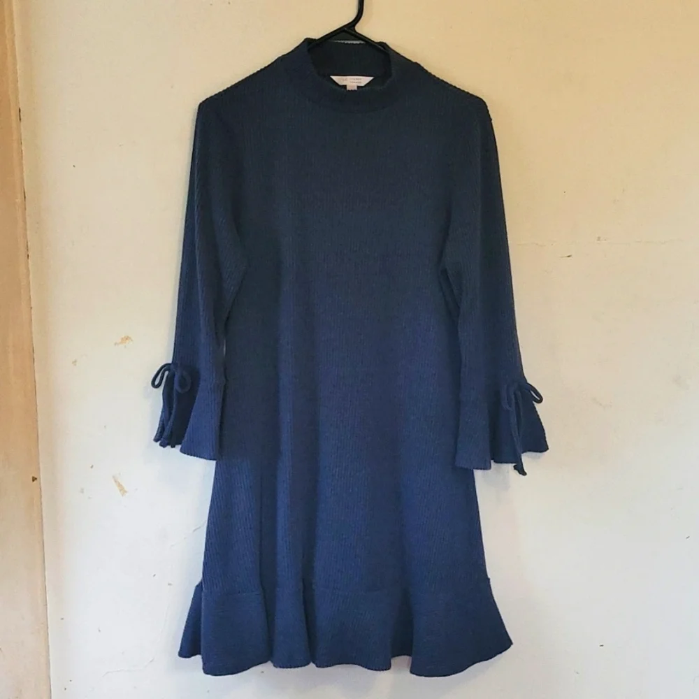 Dress - Picture 1 of 4